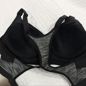 Victoria's Secret Intimates & Sleepwear - Incredible Lightweight Max by Victoria Sport Bra Victoria's Secret Intimates & Sleepwear - Incredible Lightweight Max by Victoria Sport Bra